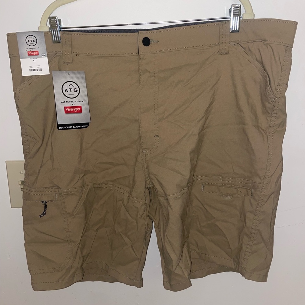 Wrangler Men's Tan Cargo Shorts